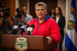 Expresidiarios aguardan por Luis Magallanes